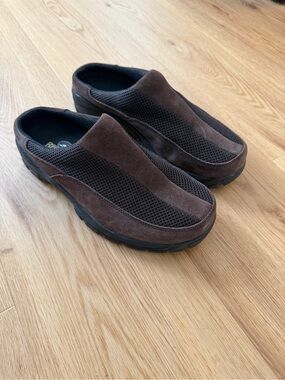 slip-on clogs